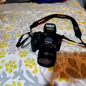 Canon EOS Rebel T7